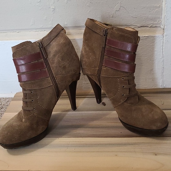 Military style leather booties! - Picture 2 of 9